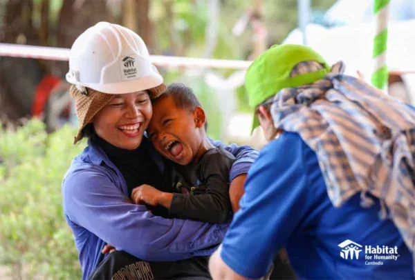 Volunteer is taking care a children