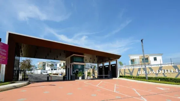 Broadhill Residences - Entrance