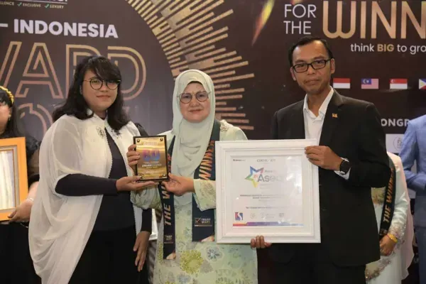 Koperasi Sahabat Amanah Ikhtiar Malaysia (Koop Sahabat) Berhad - Award Receiving