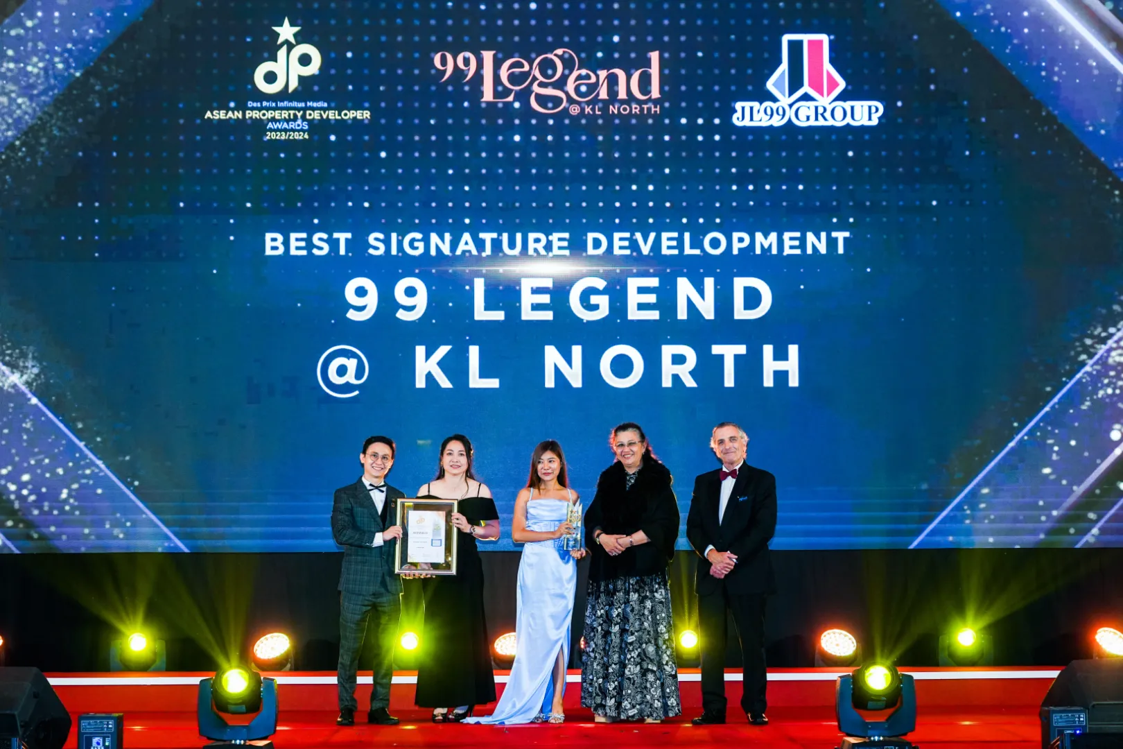 99 Legend @ KL North by JL99 Group - Best Signature Development 2023/2024 - Ms. Celine Lee (Group Director) & JL99 staff receives award - Winner's Image