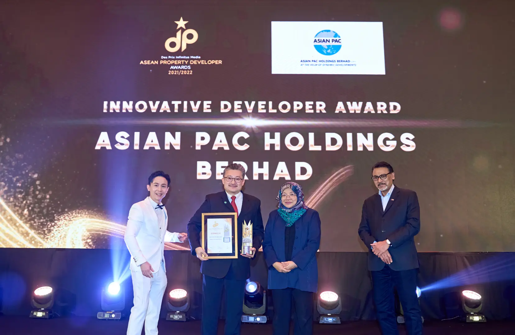 Asian Pac Holdings Berhad - Innovative Developer Award 2021/2022 - Mr. Felix Ng Tiam Chai (Assistant General Manager) receives award - Winner's Image