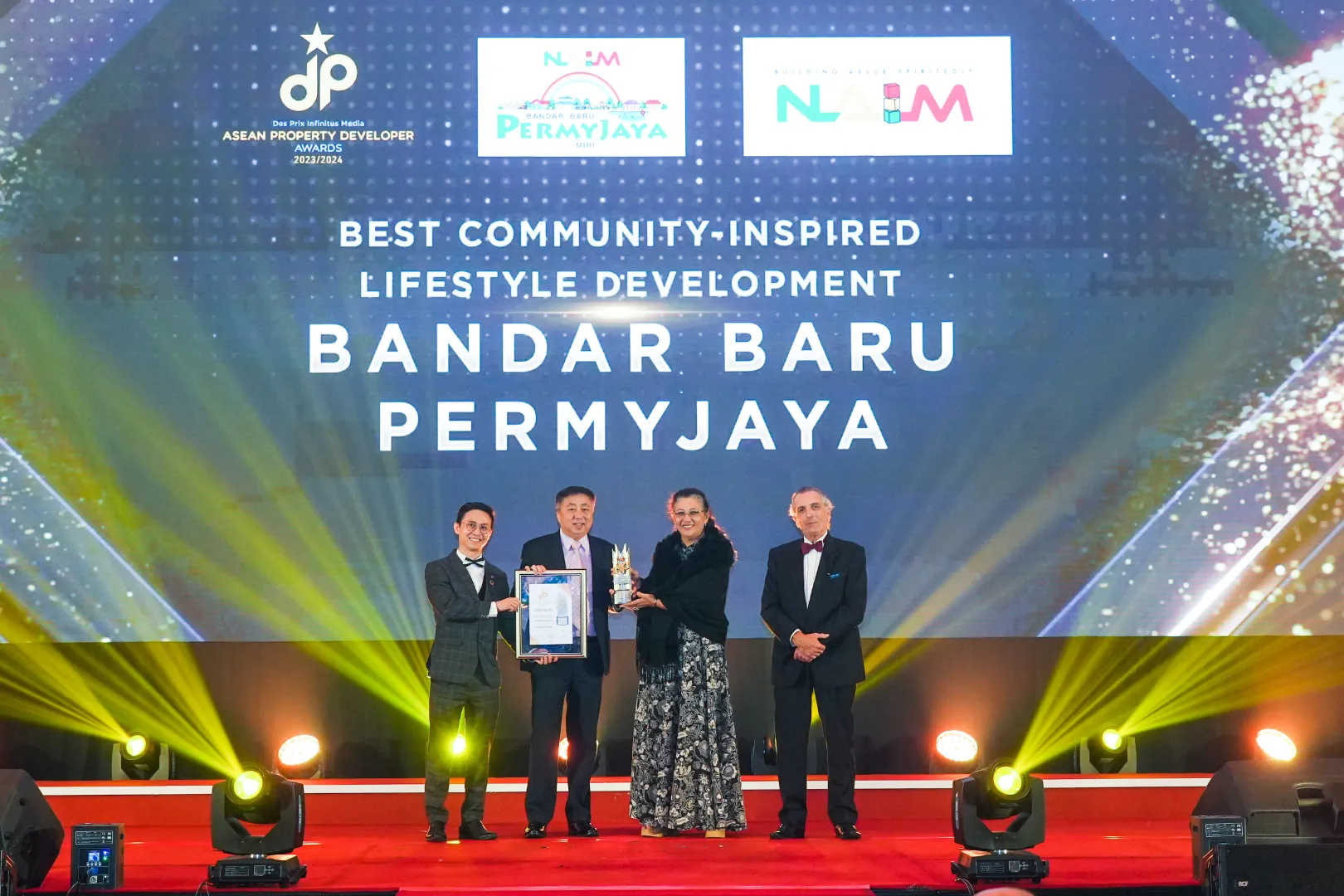 Bandar Baru Permyjaya by Naim Holdings Berhad - Best Community Inspired Lifestyle Development 2023/2024 - Mr. Tan Chuan Dyi (Independent Non-Executive Director) receives award - Winner's Image