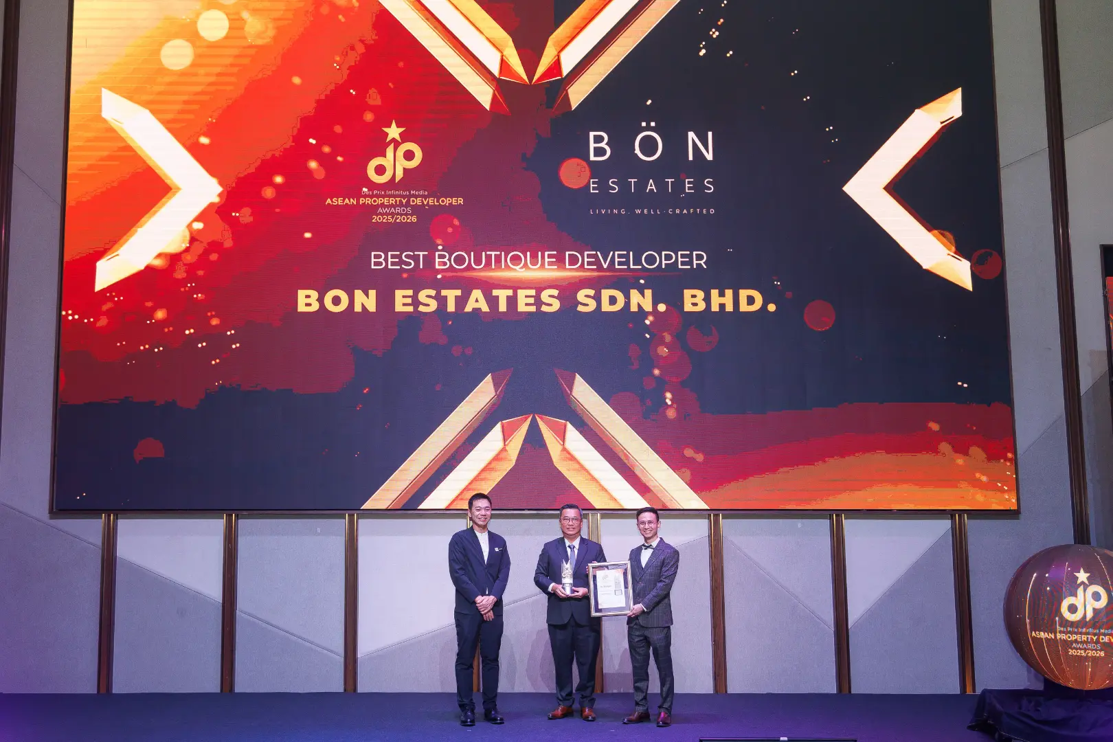 Bon Estates Sdn. Bhd. - Best Boutique Developer 2025/2026 - Mr. Chen Swee Hoe (Project Director) receives award - Winner's Image