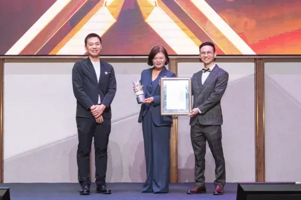 CTC Development Malaysia Sdn. Bhd. - Best Modern Creative Developer 2025/2026 - Sofia Wang Sufei (Director) receiving award (Close Up View)