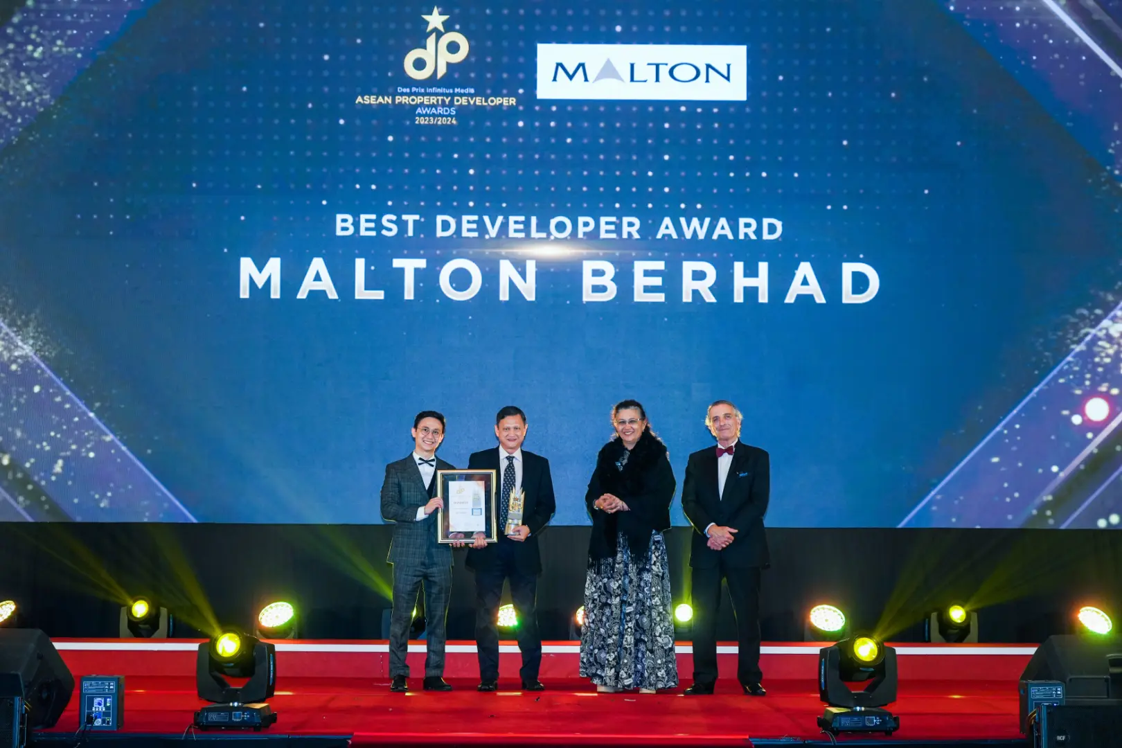 Malton Berhad - Best Developer Award 2023/2024 - Datuk Hong Lay Chuan (Executive Director) receives award - Winner's Image