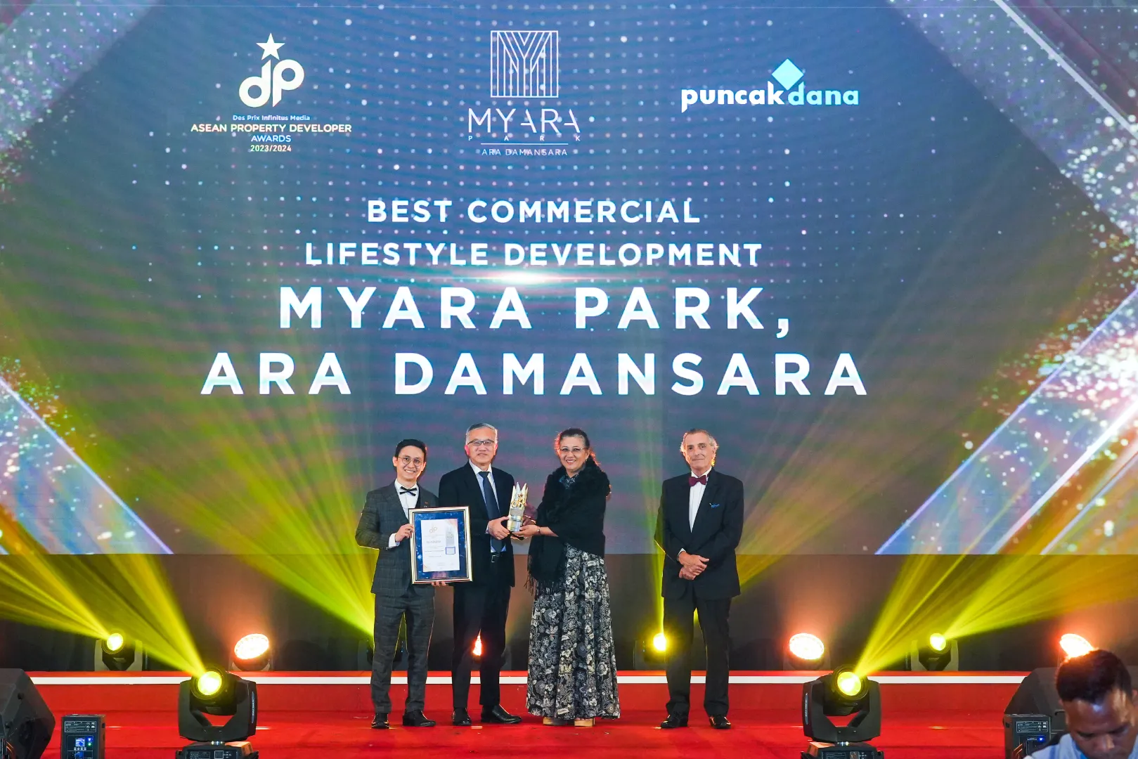 Myara Park, Ara Damansara by Puncakdana Group - Best Commercial Lifestyle Development 2023/2024 - Mr. Chuah Chong Ewe (Director) receives award - Winner's Image
