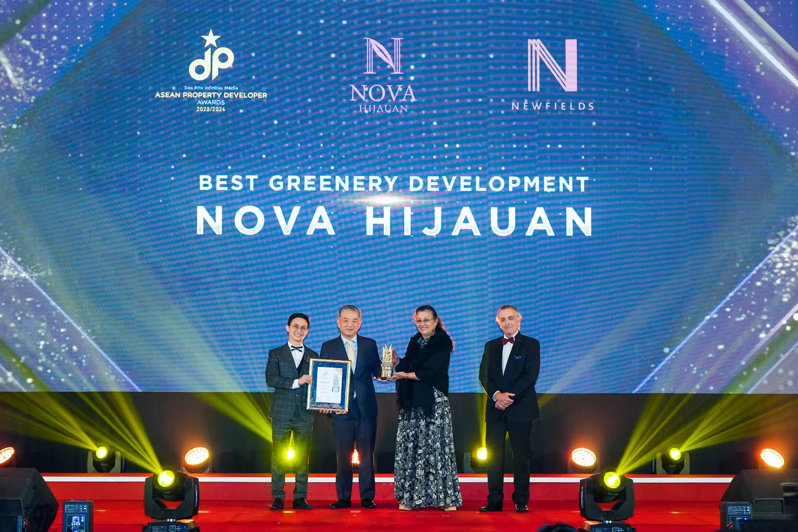 Nova Hijauan by Newfields Land - Best Greenery Development 2023/2024 - Mr. Seow Voon Ping (Group Managing Director) receives award - Winner's Image