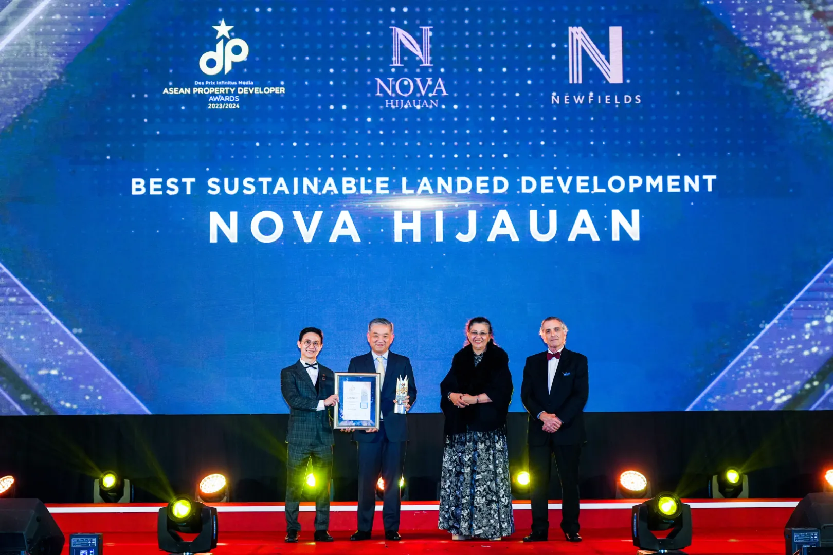 Nova Hijauan by Newfields Land - Best Sustainable Landed Development 2023/2024 - Mr. Seow Voon Ping (Group Managing Director) receives award - Winner's Image