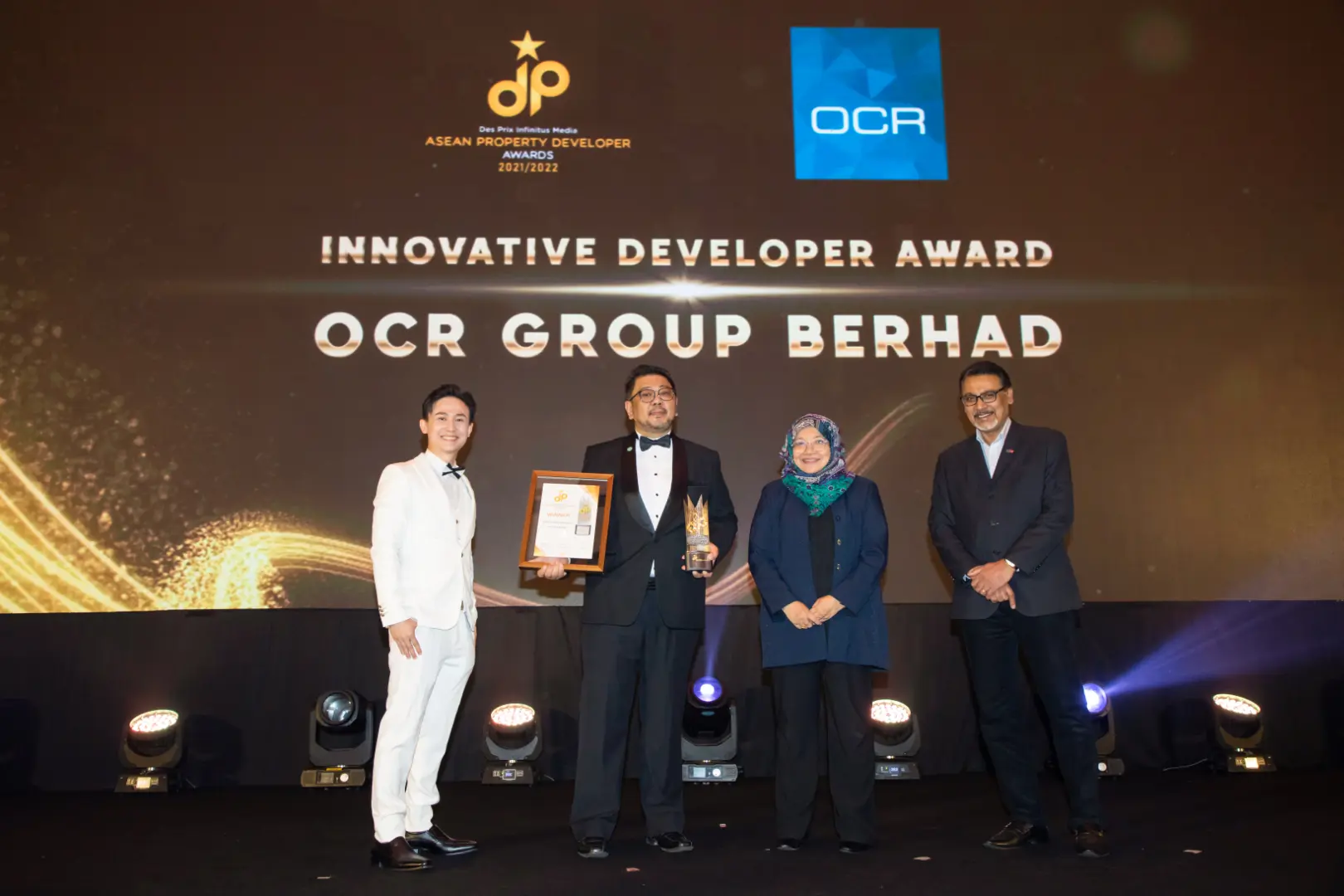 OCR Group Berhad - Innovative Developer Award 2021/2022 - Mr Ng Chin Yung (General Manager, Sales & Marketing) receives award - Winner's Image