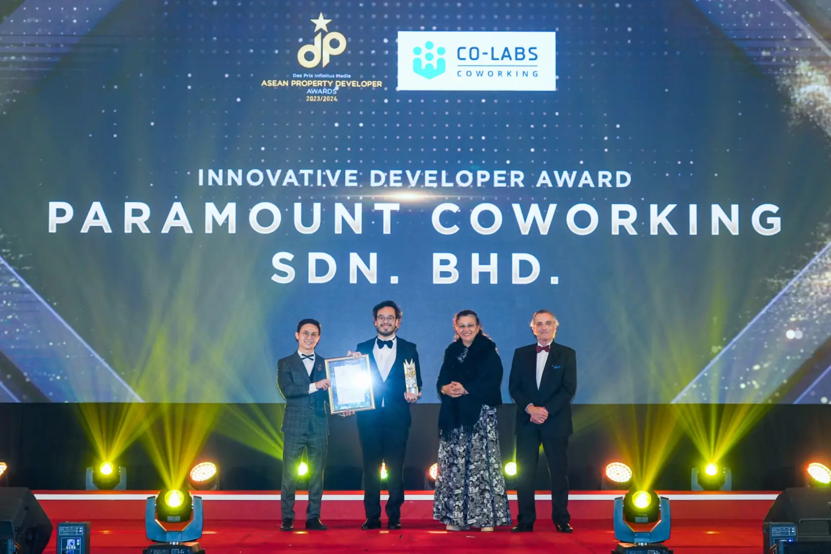 Paramount Coworking Sdn. Bhd. - Innovative Developer Award 2023/2024 - Mr. Benjamin Teo (Deputy Group CEO and Executive Director) receives award - Winner's Image