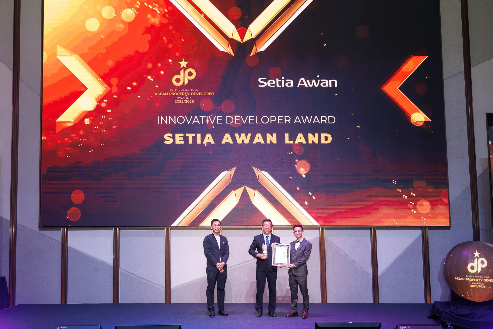 Setia Awan Land - Innovative Developer Award 2025/2026 - Eric Chew (Chief Operating Officer - COO) receives award - Winner's Image