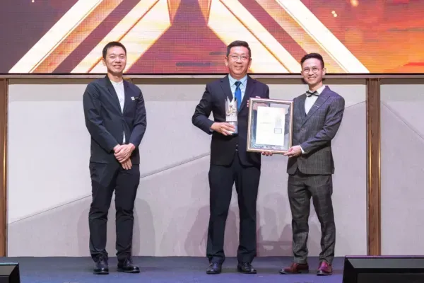 Setia Awan Land - Innovative Developer Award 2025/2026 - Eric Chew (Chief Operating Officer - COO) receives award (Close Up View)