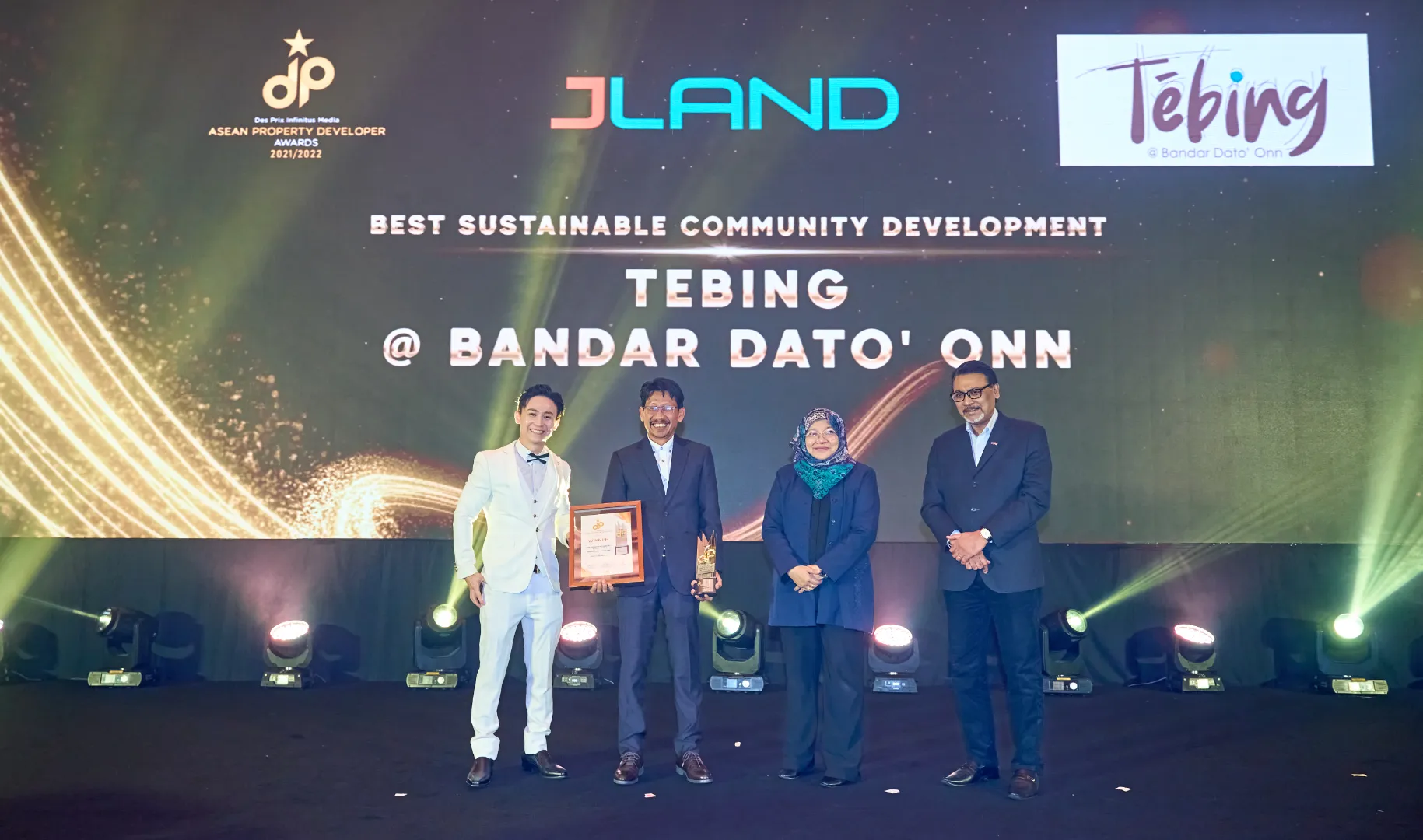 Tebing @ Bandar Dato' Onn by Johor Land Berhad - Best Sustainable Community Development 2021/2022 - Tuan Haji Mohd Yusof Bin Ahmad (Executive Director) receives award - Winner's Image