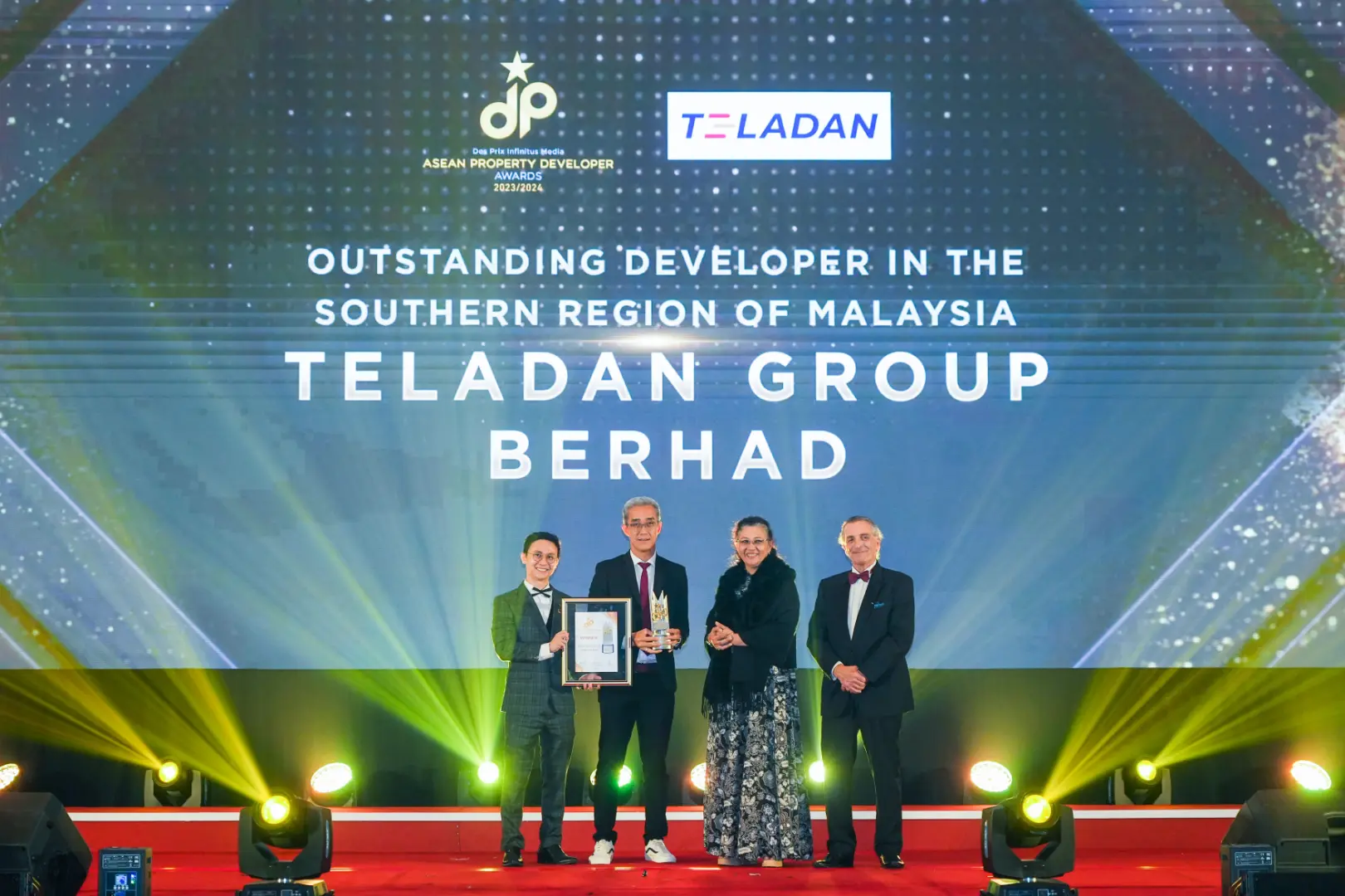 Teladan Group Berhad - Outstanding Developer in the Southern Region of Malaysia 2023 2024 - Mr. Sia Ah Piew (Executive Director) receives award - Winner's Image