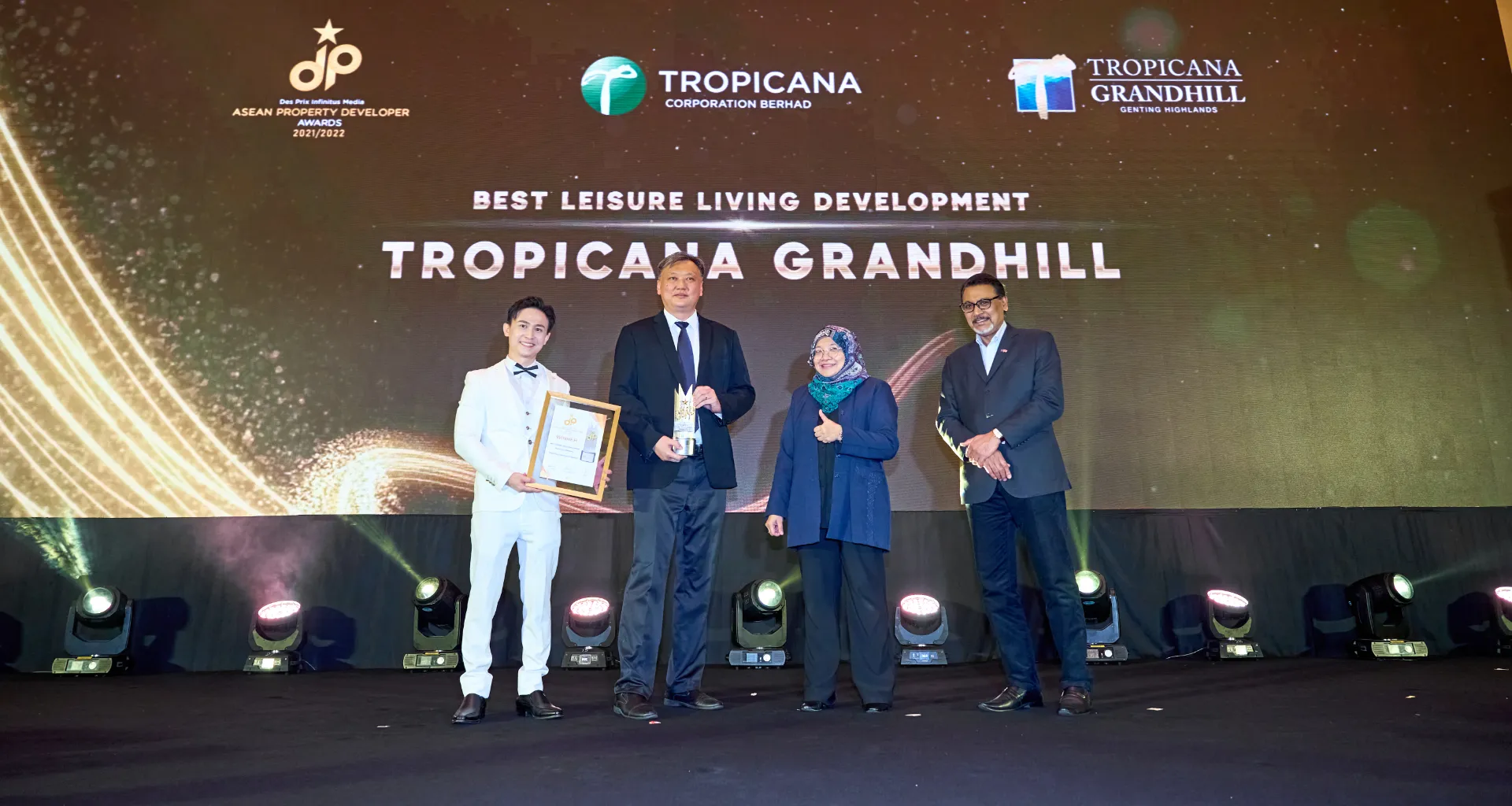 Tropicana Grandhill by Tropicana Corporation Berhad - Best Leisure Living Development 2021/2022 - Simon Yoong (Executive Director) receives award - Winner's Image