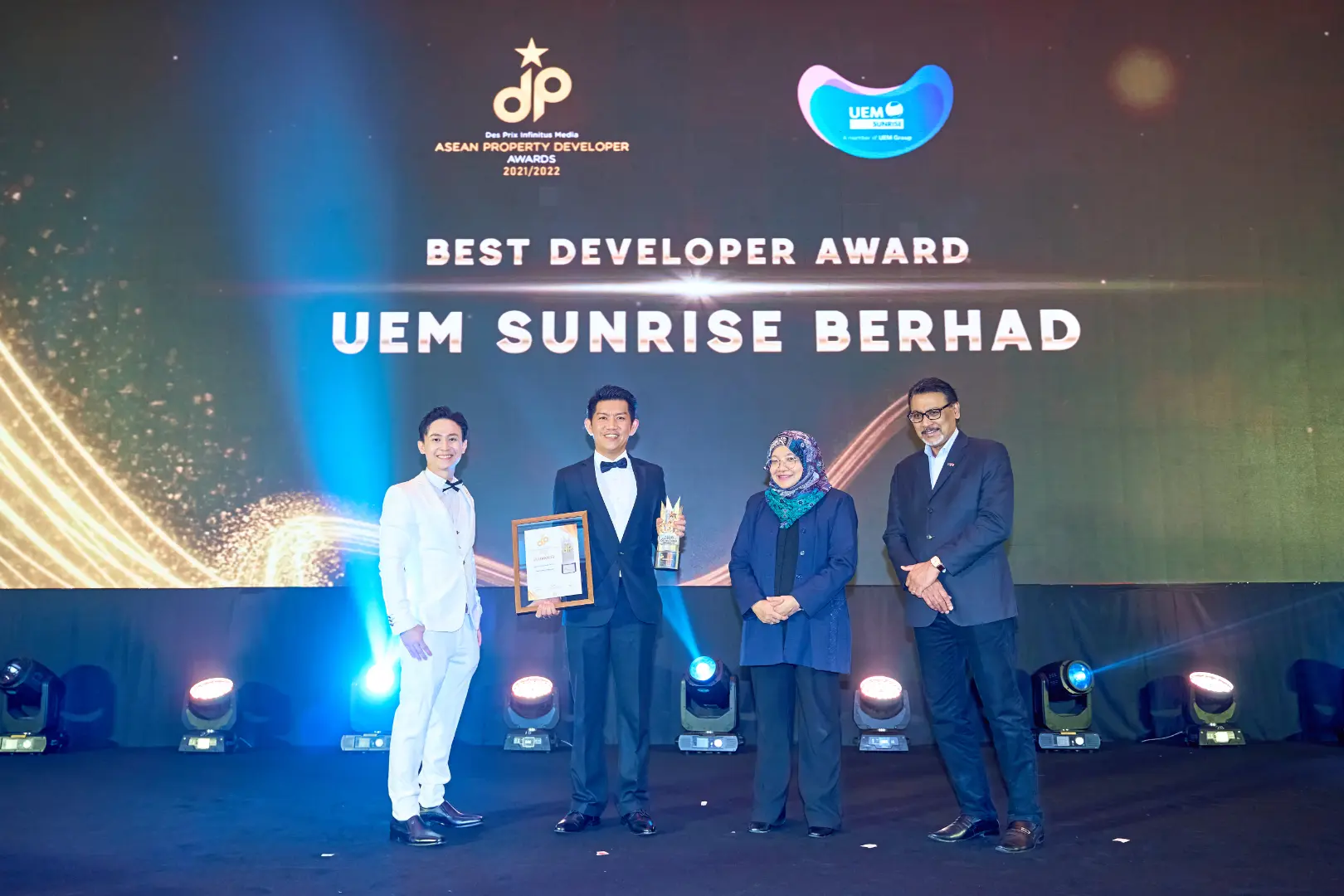 UEM Sunrise Berhad - Best Developer Award 2021/2022 - Mr. Liong Kok Kit (Chief Operations Officer, Central) receives award - Winner's Img